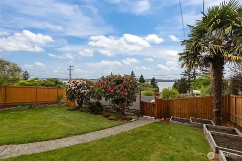 8450 E Side Drive NE Tacoma WA 98422