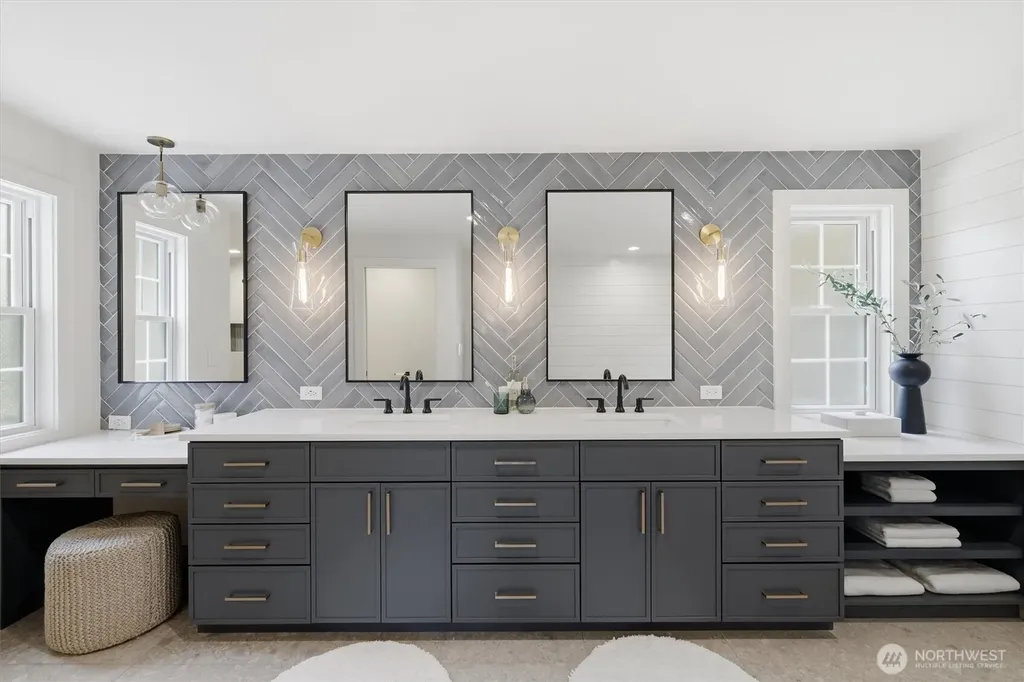 18124 Riviera Place SW Normandy Park WA 98166