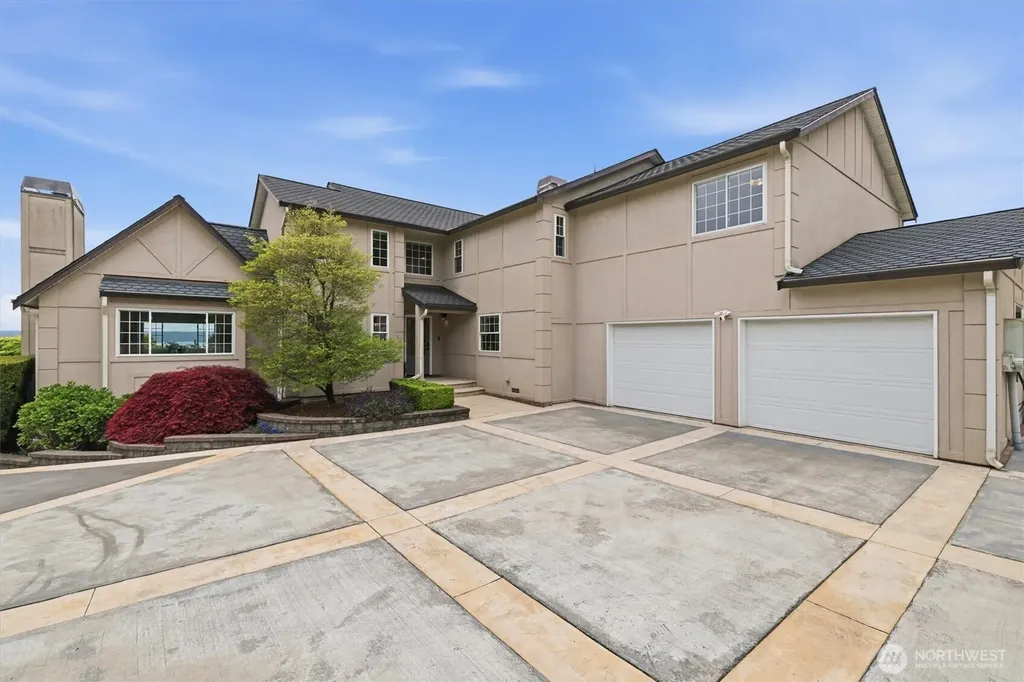 18124 Riviera Place SW Normandy Park WA 98166