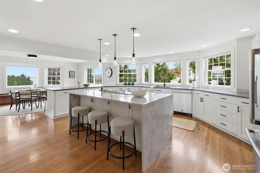 18124 Riviera Place SW Normandy Park WA 98166