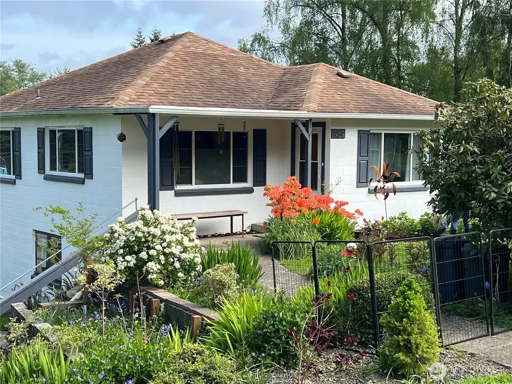 959 Barnhart Street Raymond WA 98577