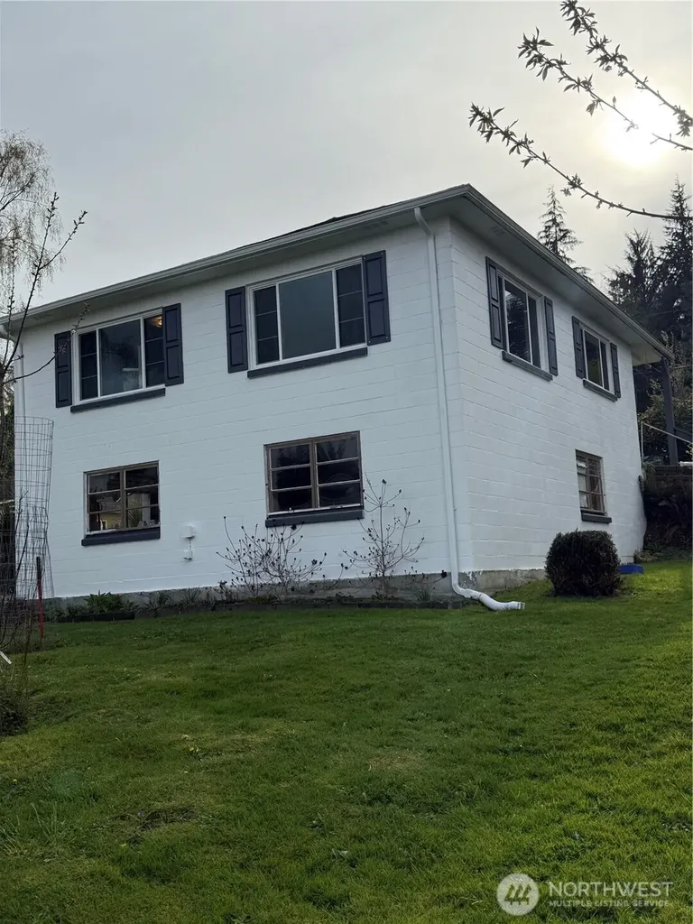959 Barnhart Street Raymond WA 98577