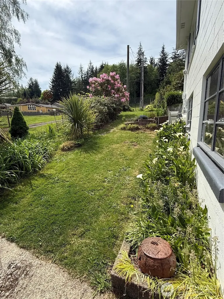 959 Barnhart Street Raymond WA 98577
