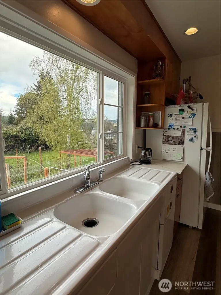 959 Barnhart Street Raymond WA 98577