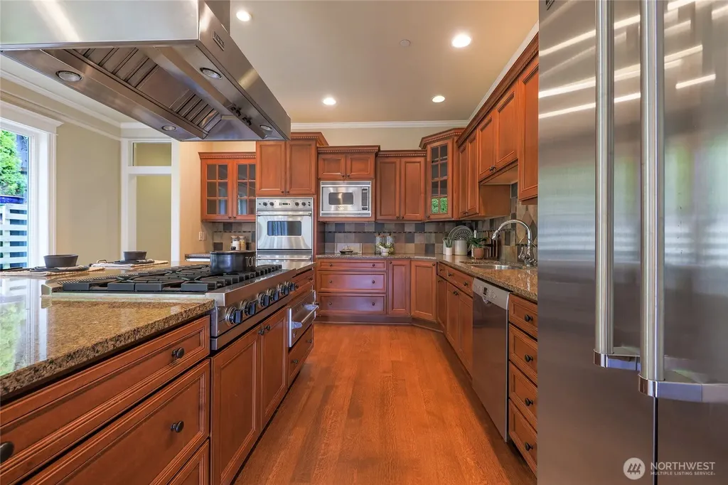 7661 NE 14th Street Medina WA 98039