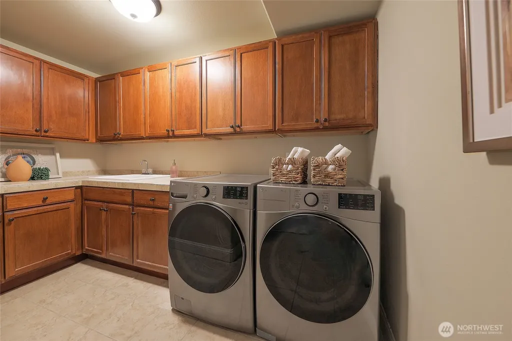 7661 NE 14th Street Medina WA 98039
