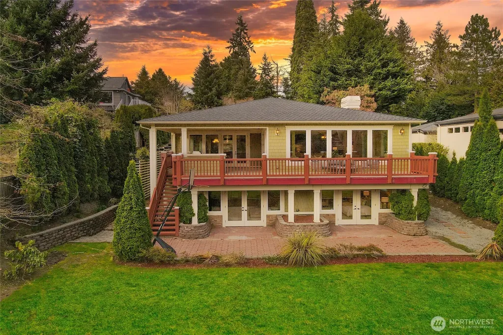 7661 NE 14th Street Medina WA 98039