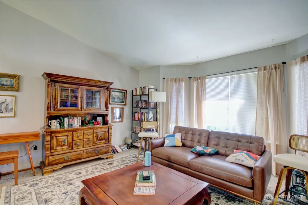 73 NW Roeder Drive Oak Harbor WA 98277