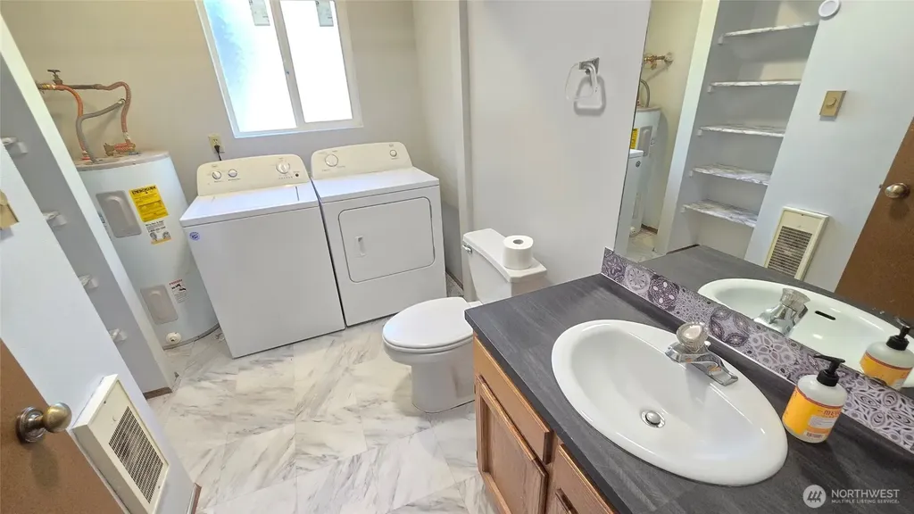 73 NW Roeder Drive Oak Harbor WA 98277