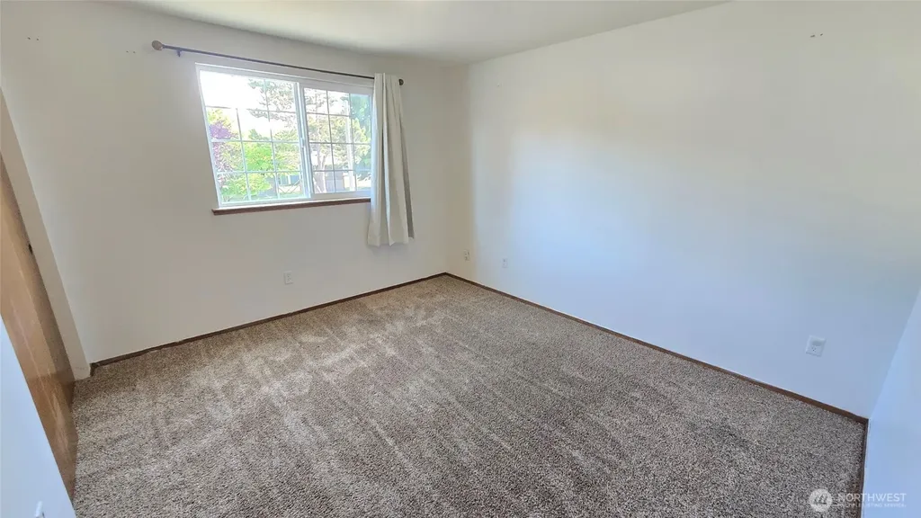 73 NW Roeder Drive Oak Harbor WA 98277
