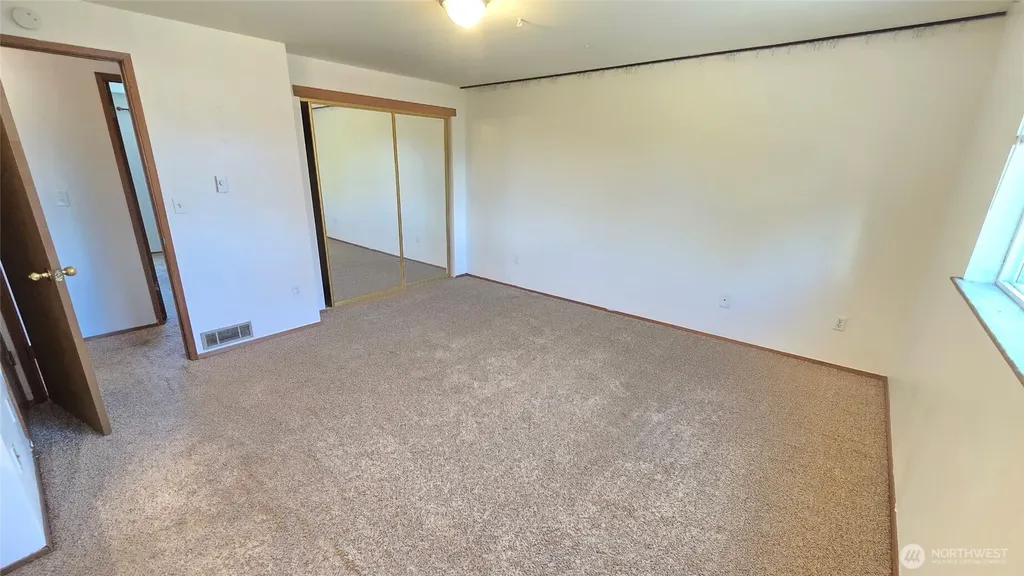 73 NW Roeder Drive Oak Harbor WA 98277