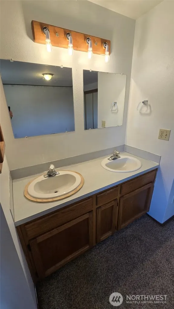 73 NW Roeder Drive Oak Harbor WA 98277