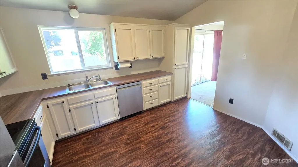 73 NW Roeder Drive Oak Harbor WA 98277