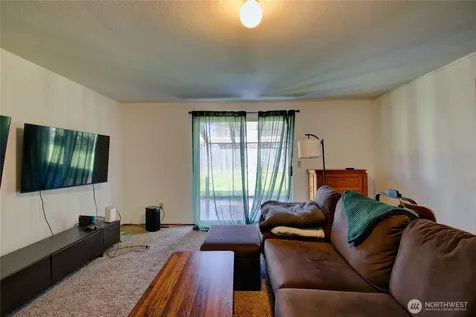 73 NW Roeder Drive Oak Harbor WA 98277