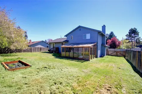 73 NW Roeder Drive Oak Harbor WA 98277