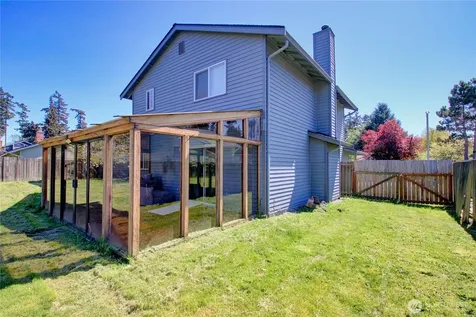 73 NW Roeder Drive Oak Harbor WA 98277