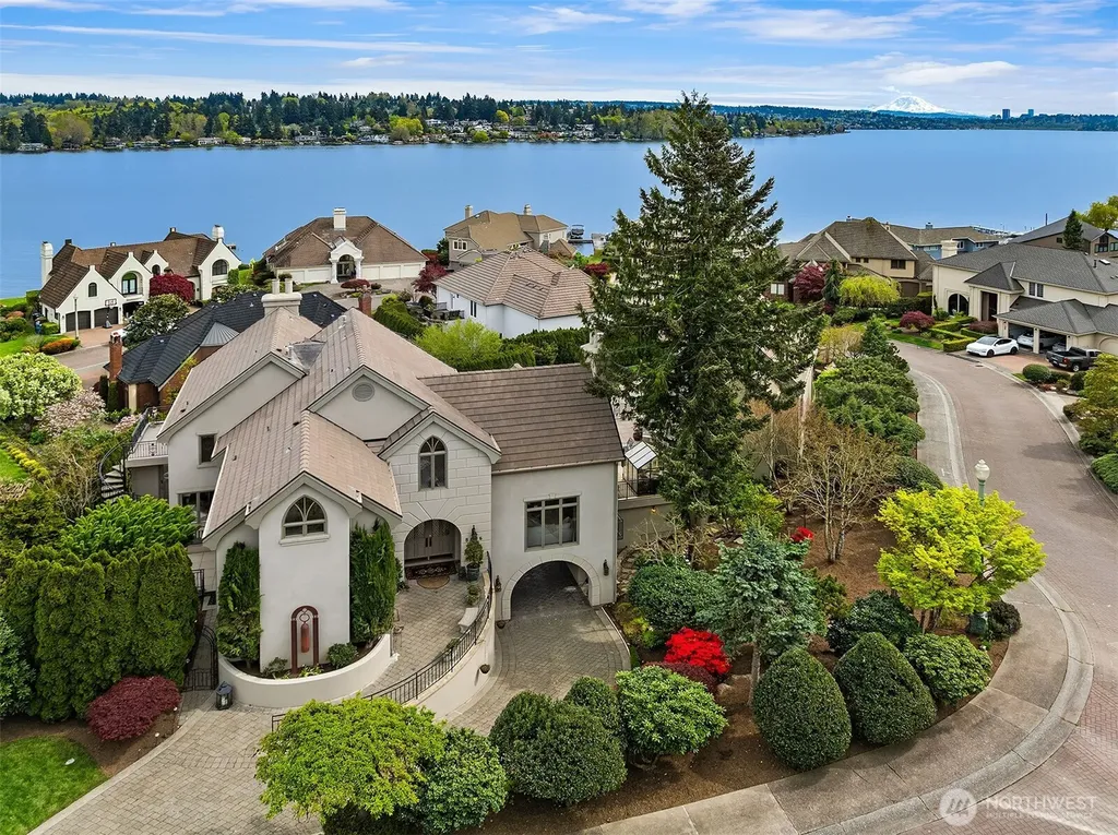 8496 NE Woodland Cove Drive Kirkland WA 98034