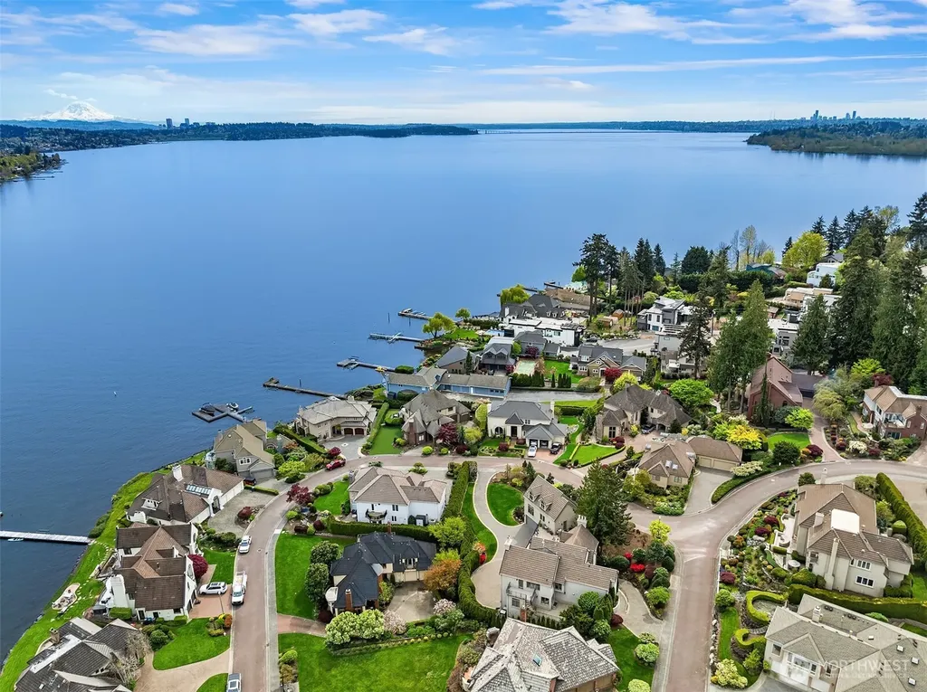 8496 NE Woodland Cove Drive Kirkland WA 98034