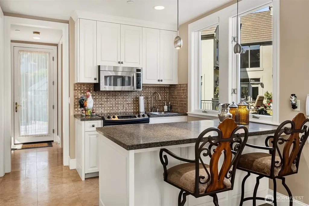 8496 NE Woodland Cove Drive Kirkland WA 98034