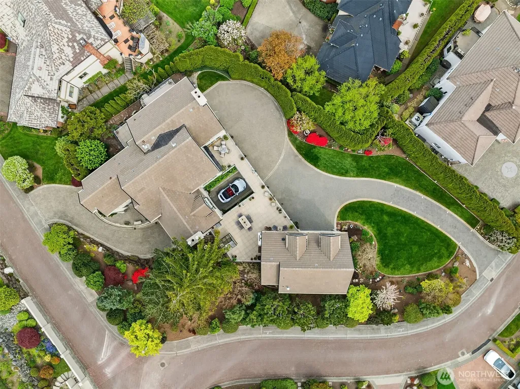 8496 NE Woodland Cove Drive Kirkland WA 98034