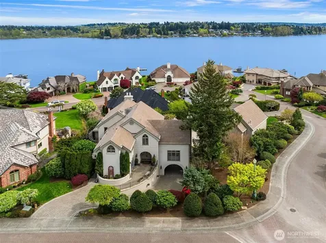 8496 NE Woodland Cove Drive Kirkland WA 98034