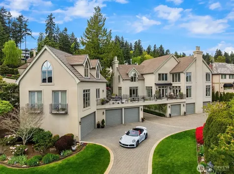 8496 NE Woodland Cove Drive Kirkland WA 98034