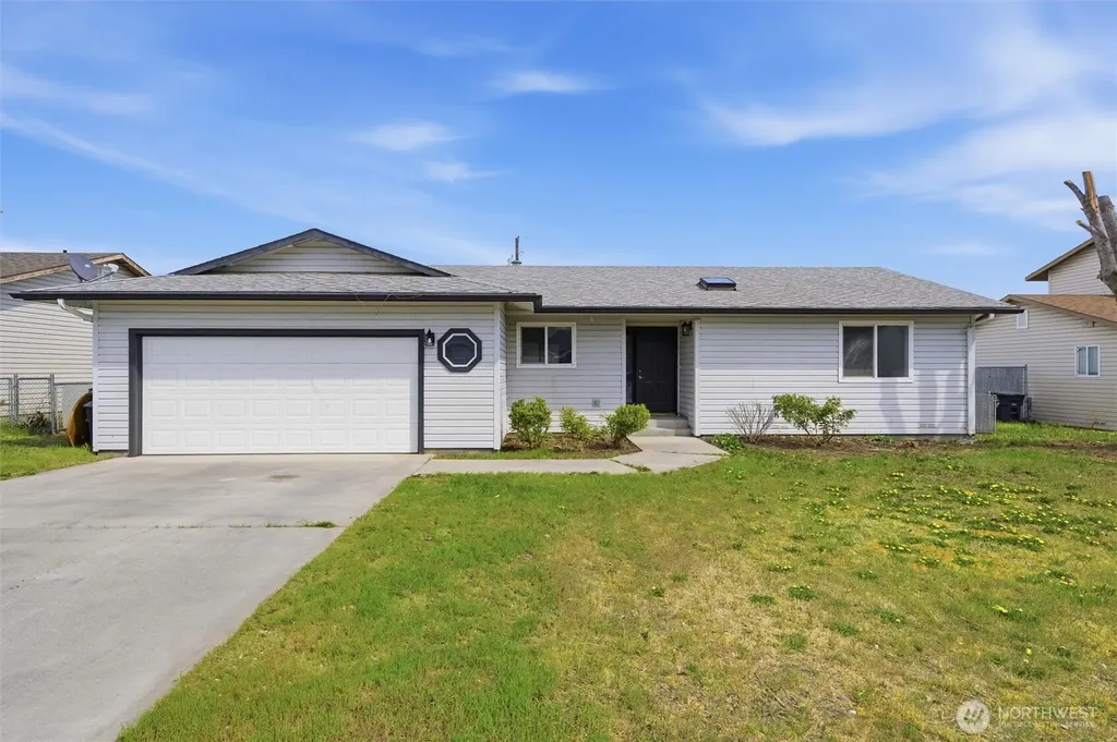 725 NW Sunburst Court Moses Lake WA 98837