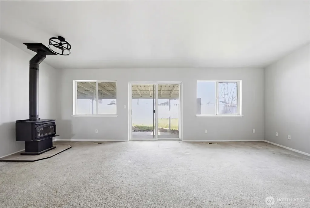 725 NW Sunburst Court Moses Lake WA 98837