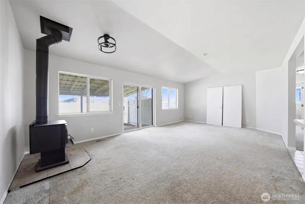 725 NW Sunburst Court Moses Lake WA 98837