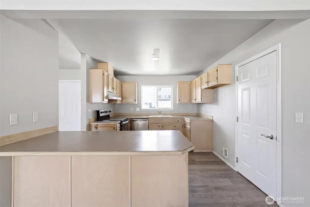 725 NW Sunburst Court Moses Lake WA 98837