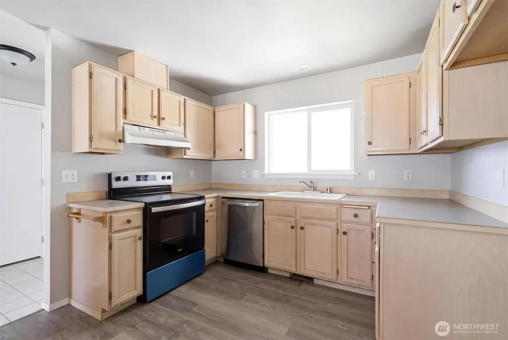 725 NW Sunburst Court Moses Lake WA 98837