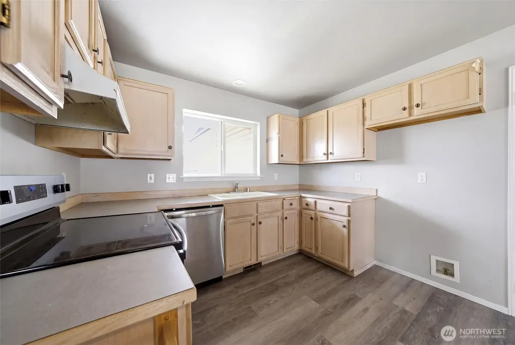 725 NW Sunburst Court Moses Lake WA 98837