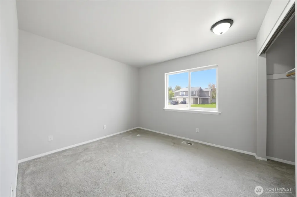 725 NW Sunburst Court Moses Lake WA 98837
