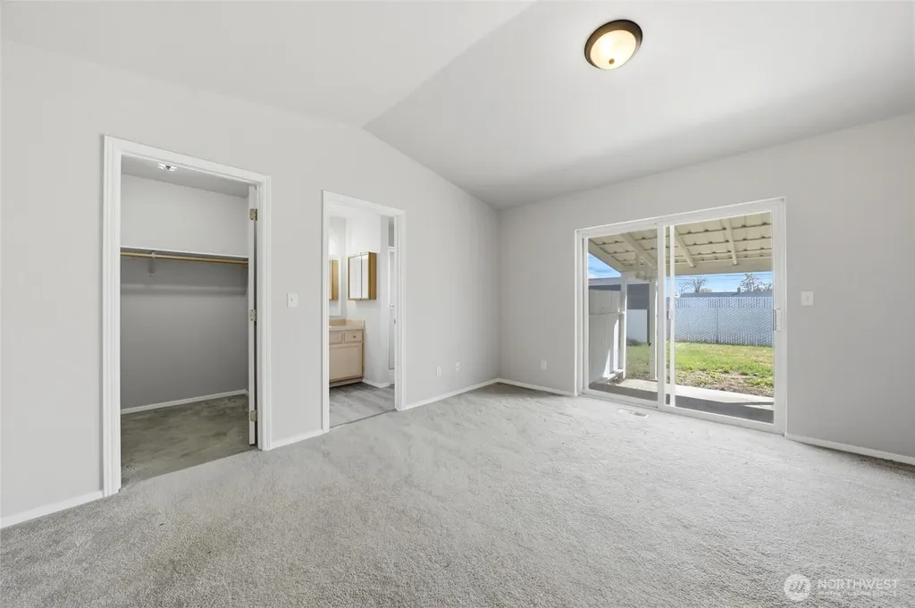 725 NW Sunburst Court Moses Lake WA 98837
