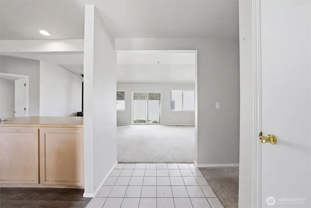 725 NW Sunburst Court Moses Lake WA 98837