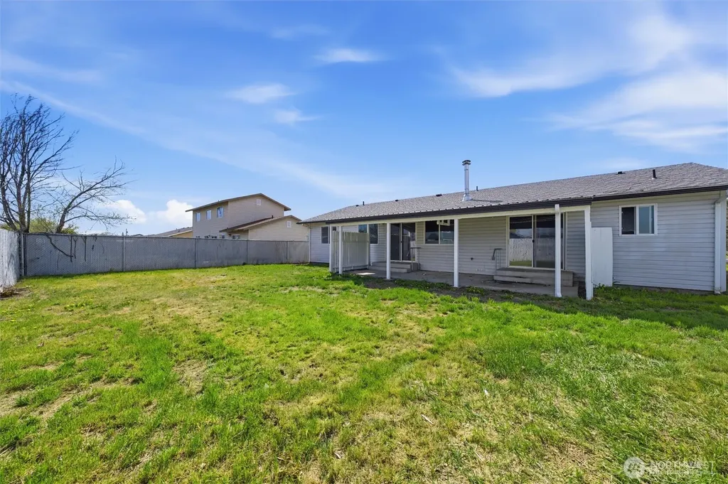725 NW Sunburst Court Moses Lake WA 98837
