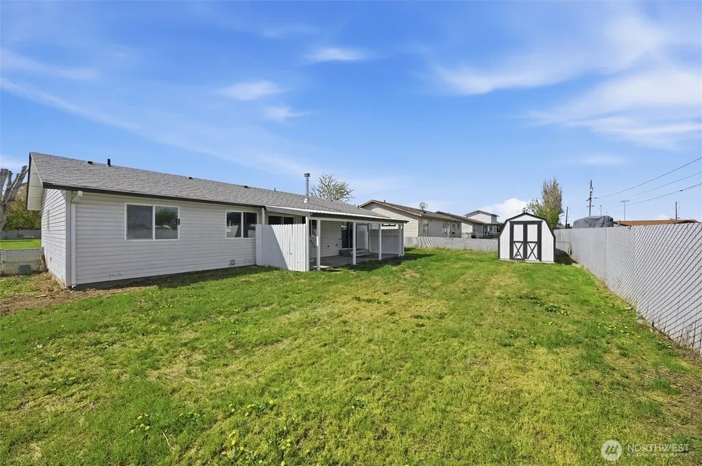 725 NW Sunburst Court Moses Lake WA 98837