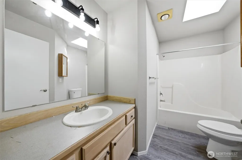 725 NW Sunburst Court Moses Lake WA 98837