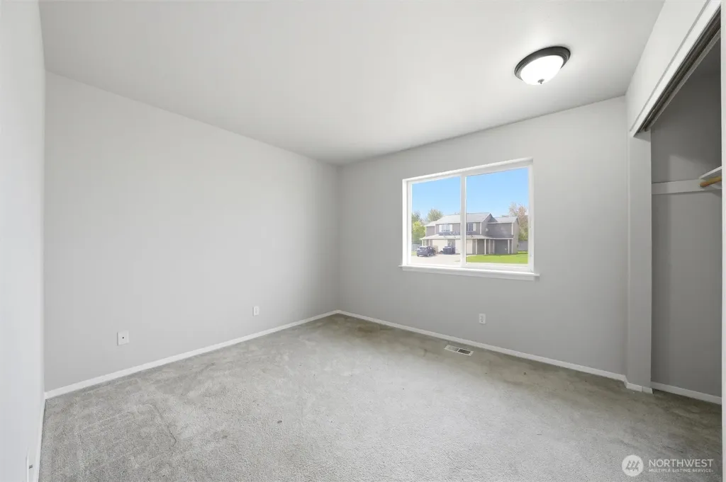 725 NW Sunburst Court Moses Lake WA 98837