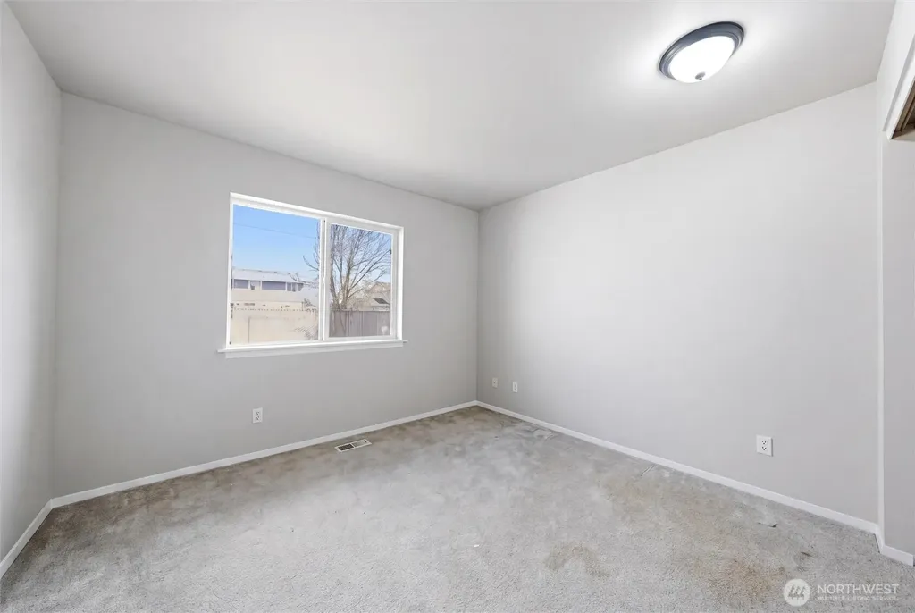 725 NW Sunburst Court Moses Lake WA 98837
