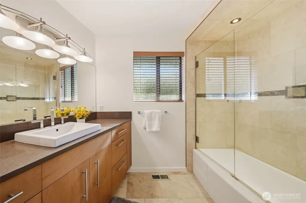10248 Richwood Avenue NW Seattle WA 98177