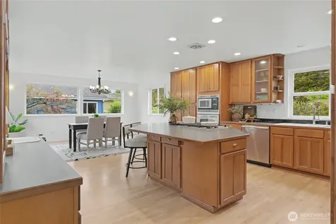 7537 21st Avenue NE Seattle WA 98115