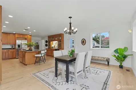 7537 21st Avenue NE Seattle WA 98115