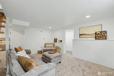 7537 21st Avenue NE Seattle WA 98115