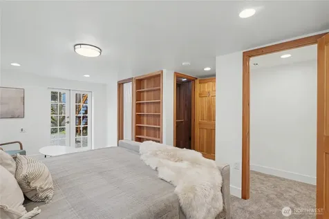 7537 21st Avenue NE Seattle WA 98115