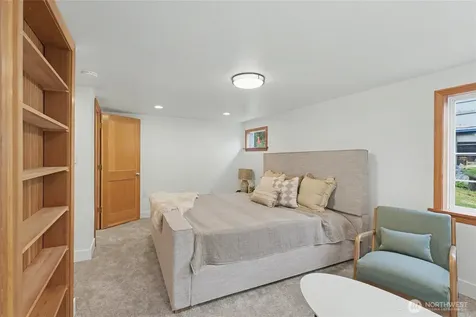 7537 21st Avenue NE Seattle WA 98115