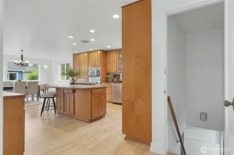 7537 21st Avenue NE Seattle WA 98115