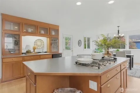 7537 21st Avenue NE Seattle WA 98115