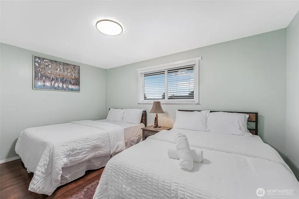 4736 164th Tukwila WA 98188