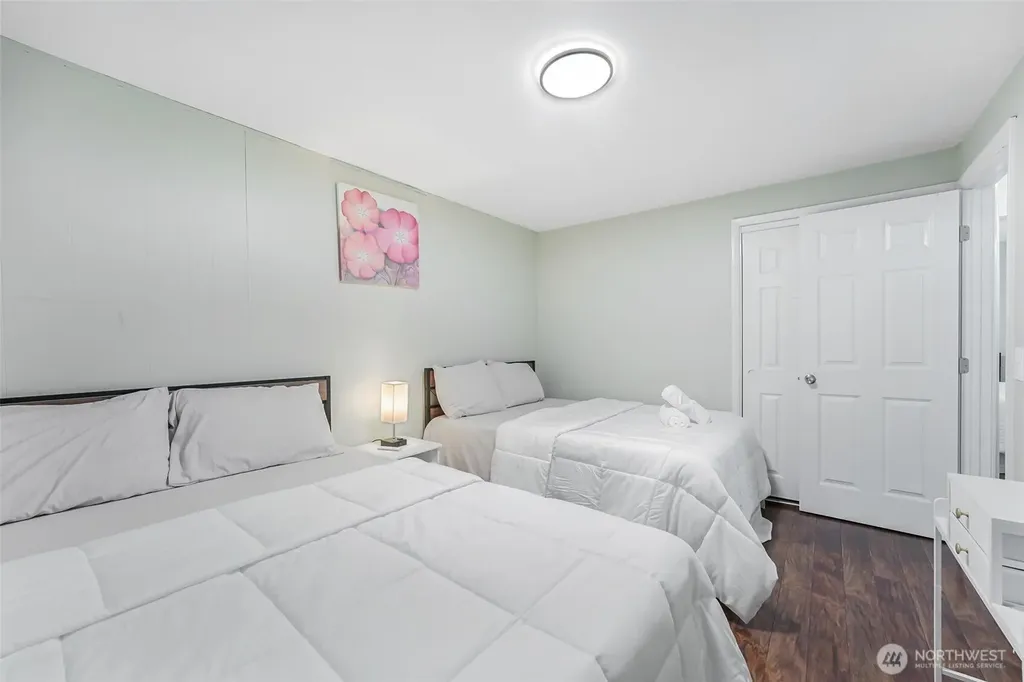 4736 164th Tukwila WA 98188